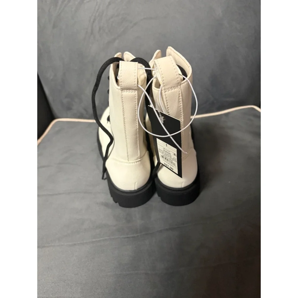 Art Class Khari cream combat boots Lug sole size 1 lace up New without box